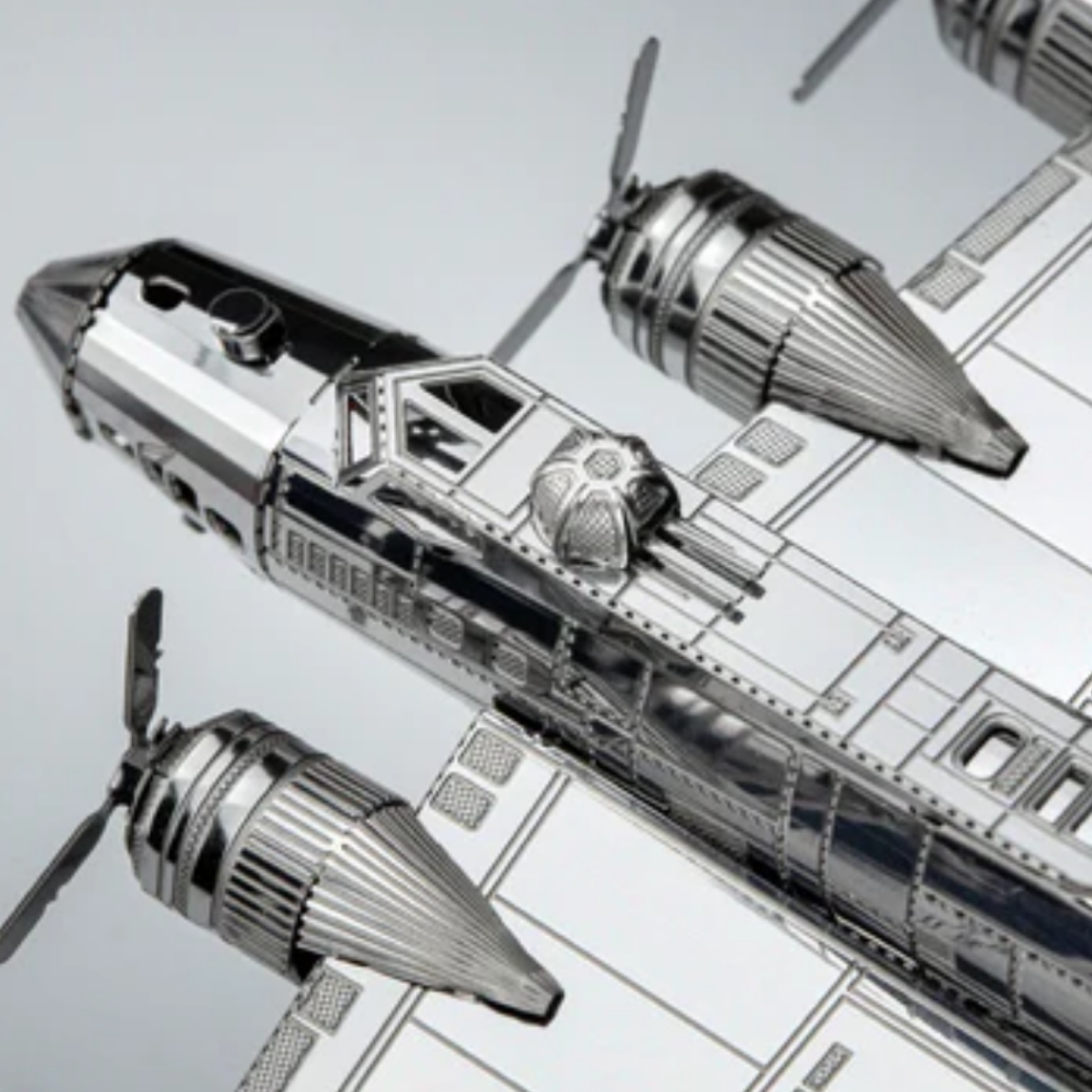 Metal Earth B-17 Flying Fortress