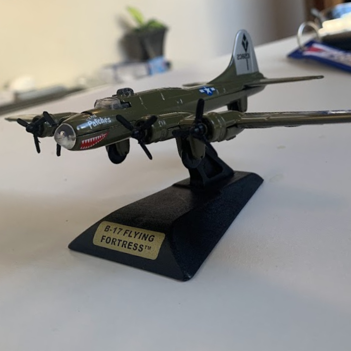 MotorMax SkyWings Boeing B-17 Flying Fortress