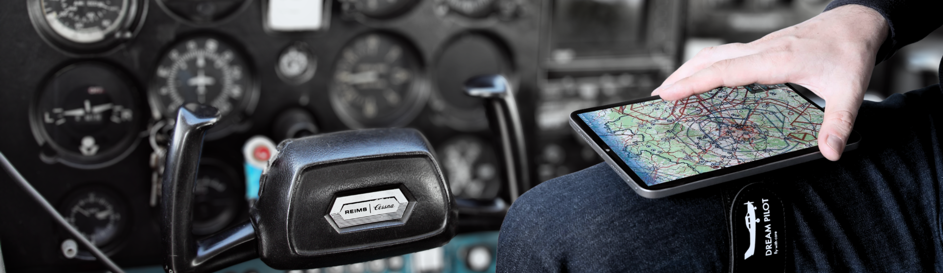 Dream Pilot Magic Kneeboard for MagSafe Devices