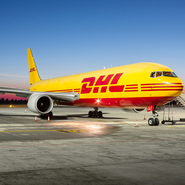 Diecast Model Aircraft 1:400 - DHL Boeing 737