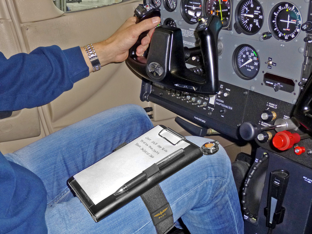 Design 4 Pilots i-Pilot Tablet Kneeboard - Mini
