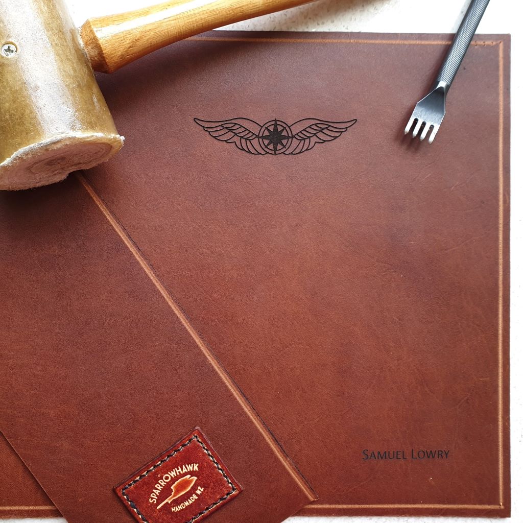 Couverture du Carnet de Pilote Épervier - Cuir Aniline Marron